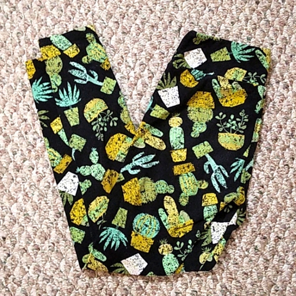 Stylish LuLaRoe Black Leggings with Green and Yellow Cactus Print GUC